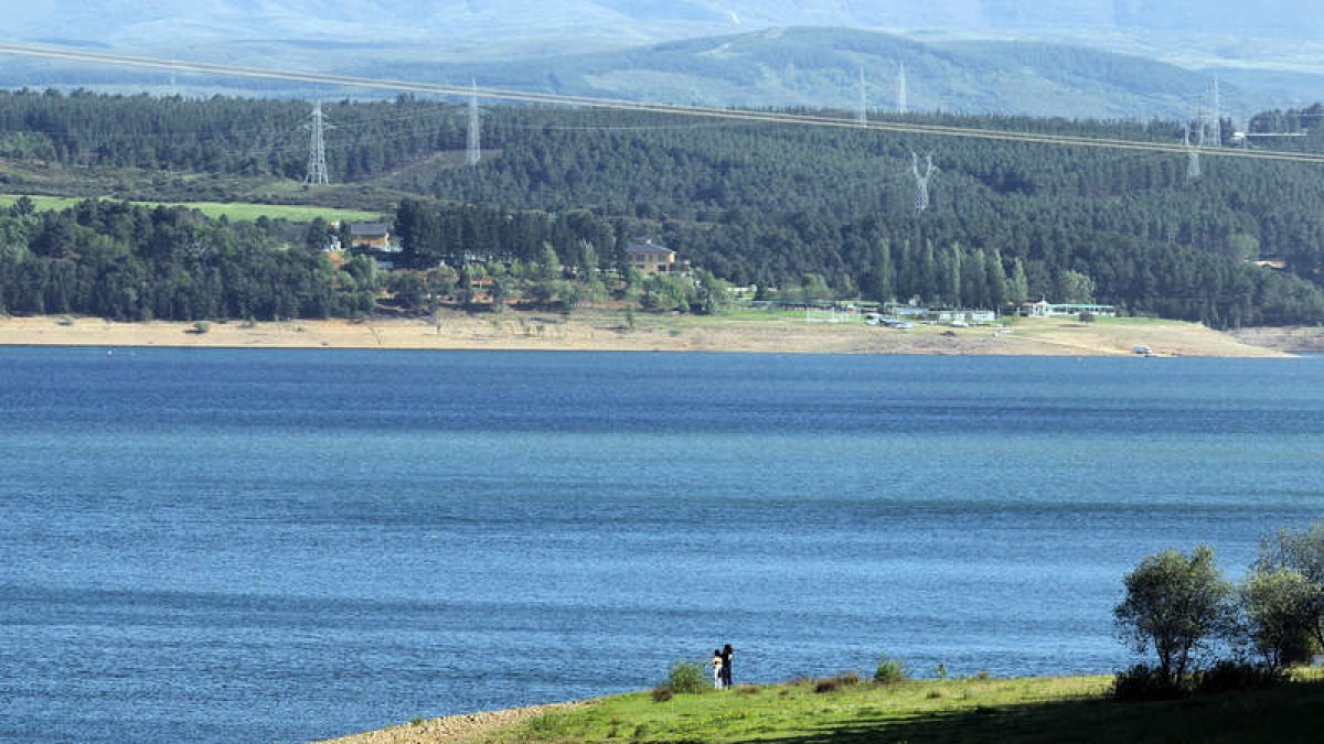 Una imagen del embalse de Bárcena tomada ayer por la tarde.