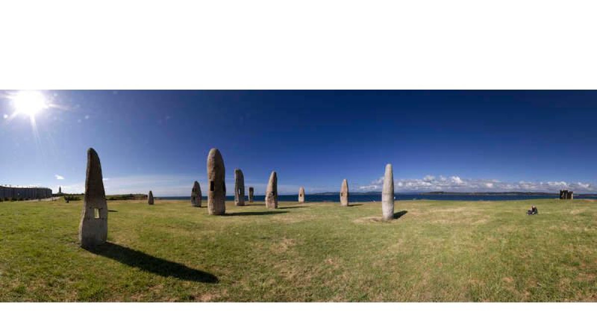 Esta imagen del Parque Escultórico de La Torre de Hércules en La Coruña puede verse en la plataforma digital de National Geografic Traveller. CORTESÍA DE ROTTO DIGITAL