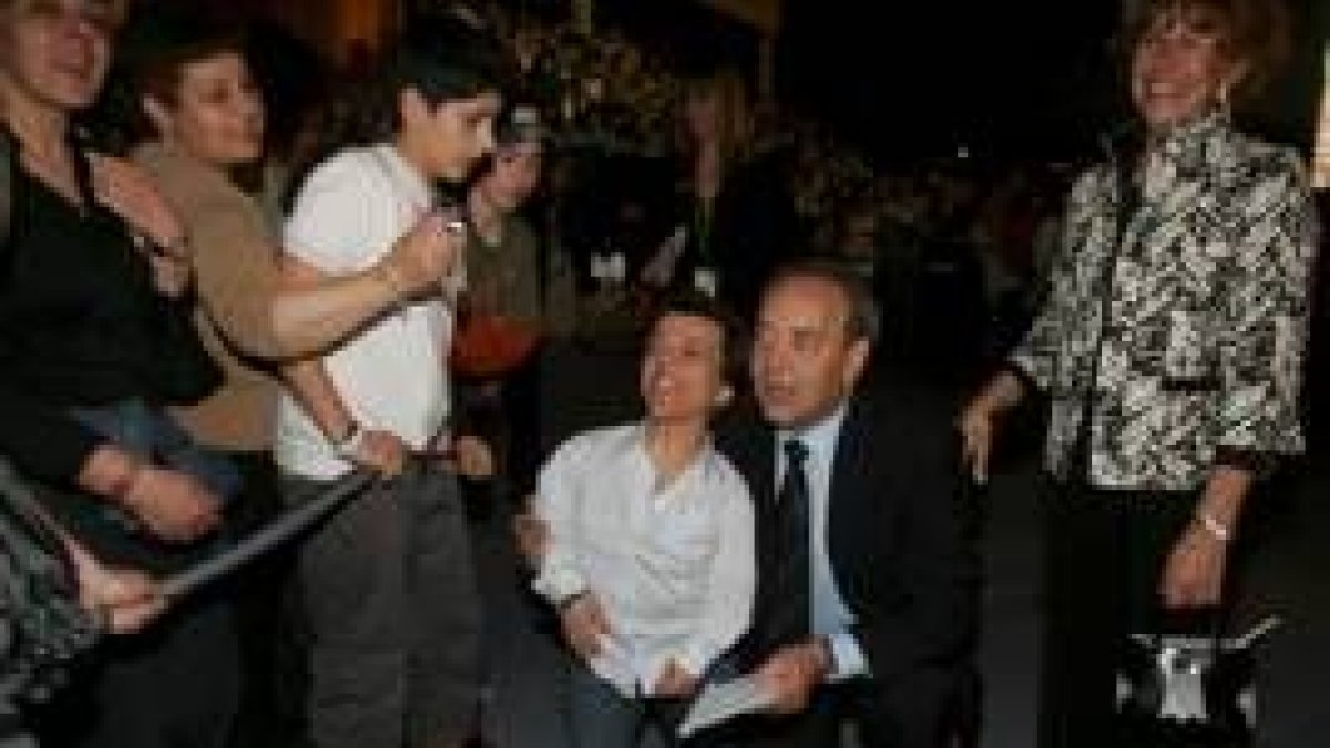 Tito Valverde se fotografió con varios de sus muchos admiradores