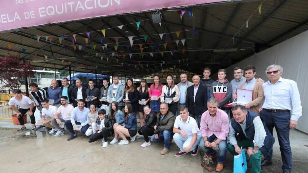La Fideber distinguió a 26 periodistas y equipos bercianos, en su mayor parte pertenecientes a la base, por el gran curso realizad y la progresión experimentada