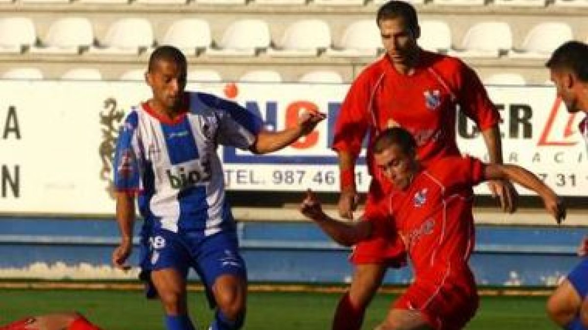 Yuri podría volver al once sustituyendo al sancionado Víctor Salas.