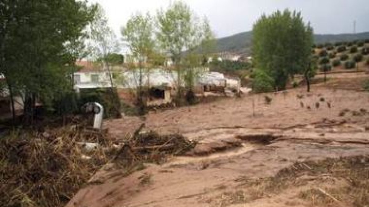 Una imagen de un arroyo jienense desbordado tras las intensas precipitaciones.