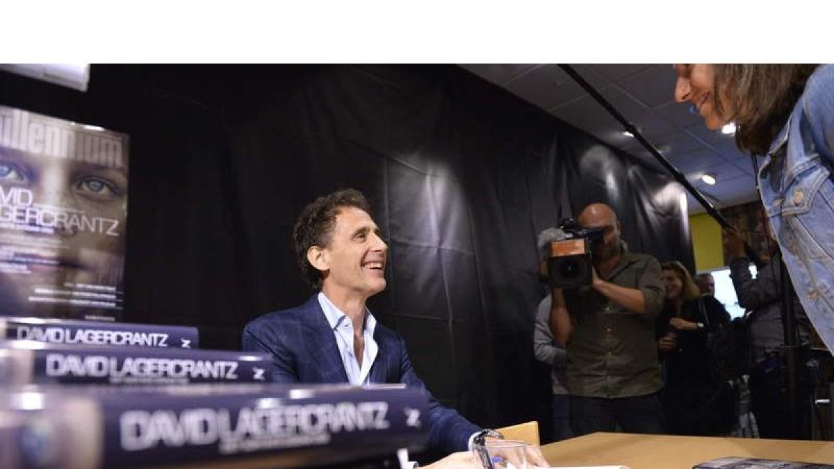 David Lagercrantz, ayer, en una firma de libros del nuevo capítulo de la saga ‘Millenium’.