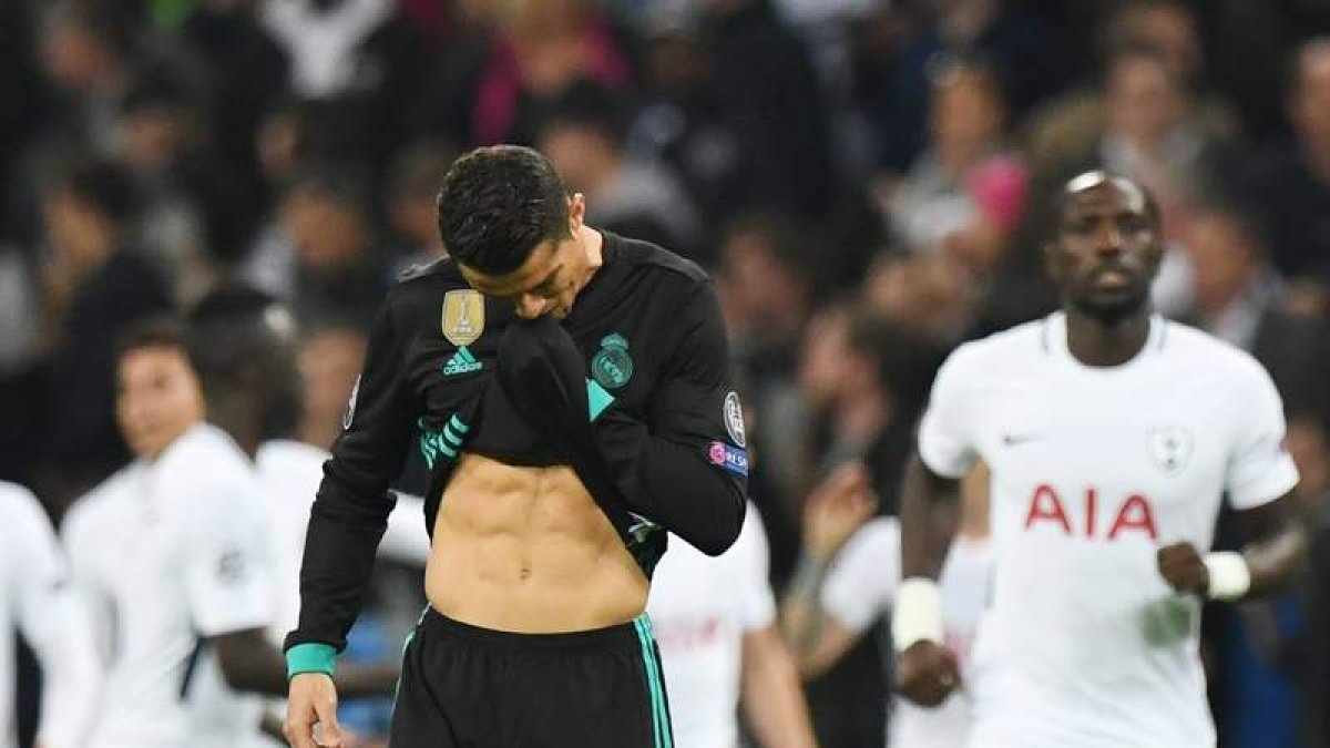 Cristiano fue el único que vio puerta para el Madrid en un partido en el que los blancos no pudieron con el Tottenham. ARRIZABALAGA