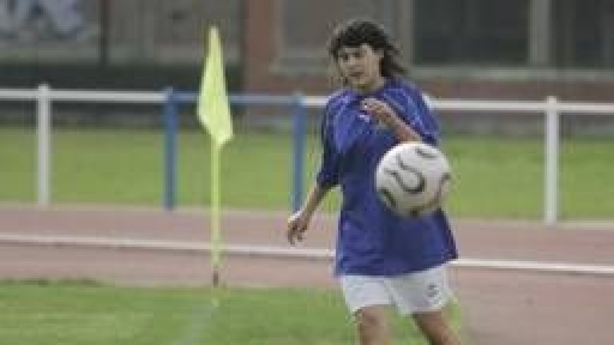 Teresa se estrenó como goleadora ante las leonesas con dos dianas