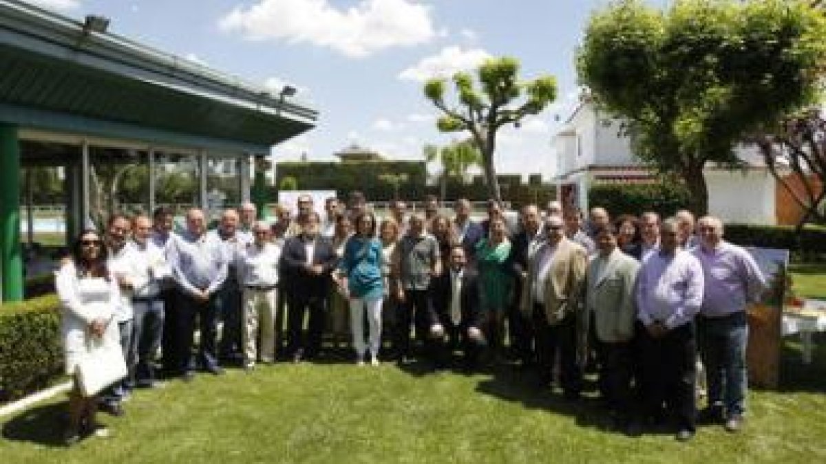 Fotografía de los expertos participantes en Valencia de Don Juan en la calificación de la añada 2010