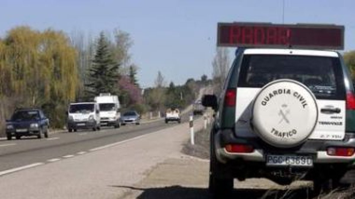 Imagen de archivo de un radar en una de las carreteras de la provincia de León.