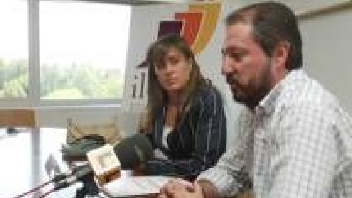 Gema Cabezas, responsable municipal de Economía y Empleo, e Ignacio Tejera, presidente de Aleop