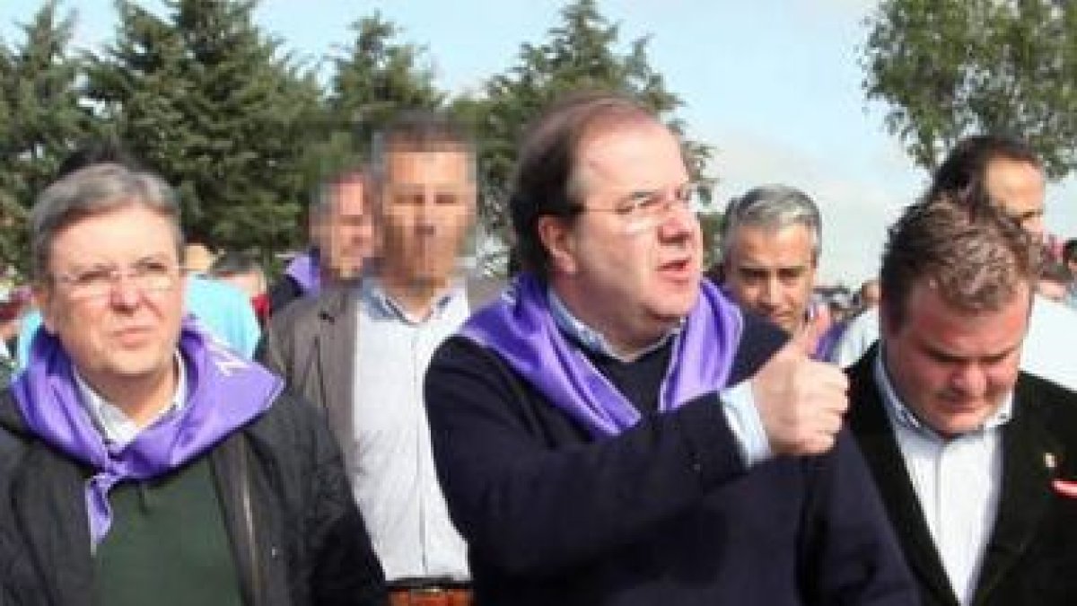 Herrera, junto a Fernández Santiago, al llegar a la campa.
