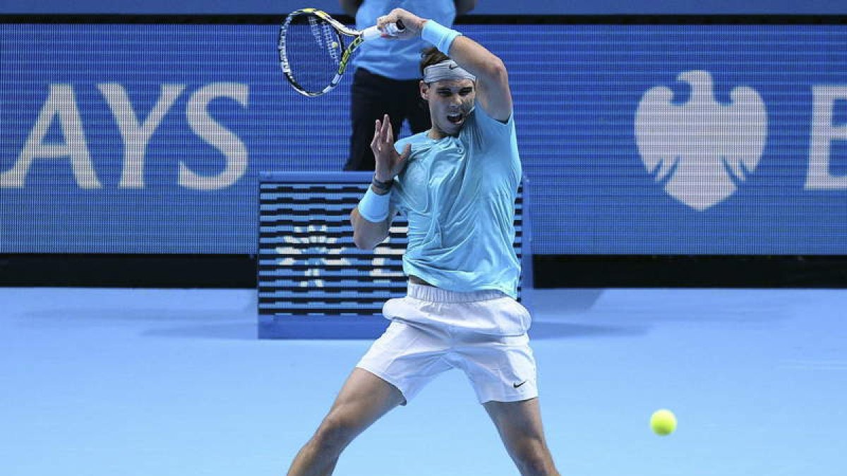 Nadal devuelve un golpe a Ferrer. El manacorí fue un vendaval que no dio opción al de Jávea.