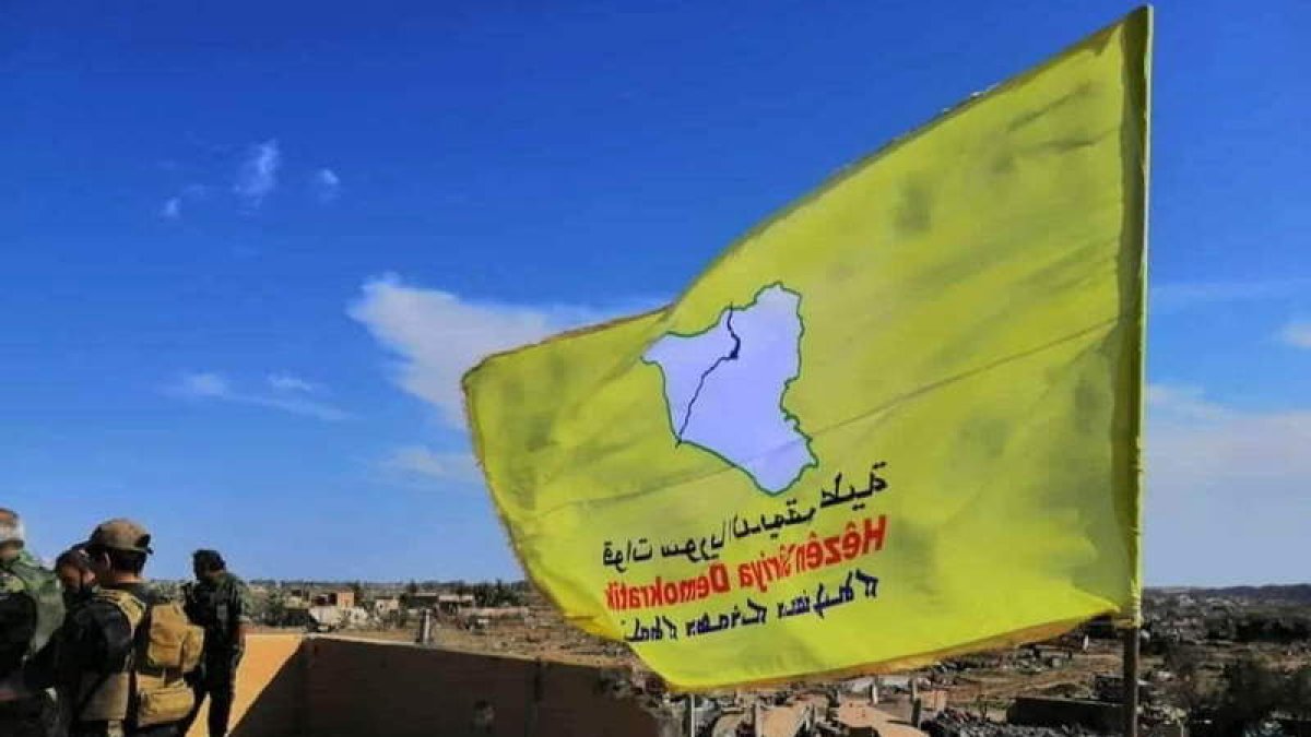 Imagen de la bandera amarilla de las Fuerzas Democráticas Sirias. STR