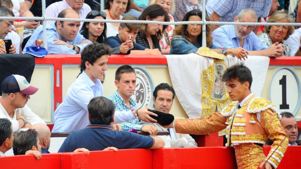 Gonzalo Caballero dedica un toro a Froilán de Marichalar en Santander.
