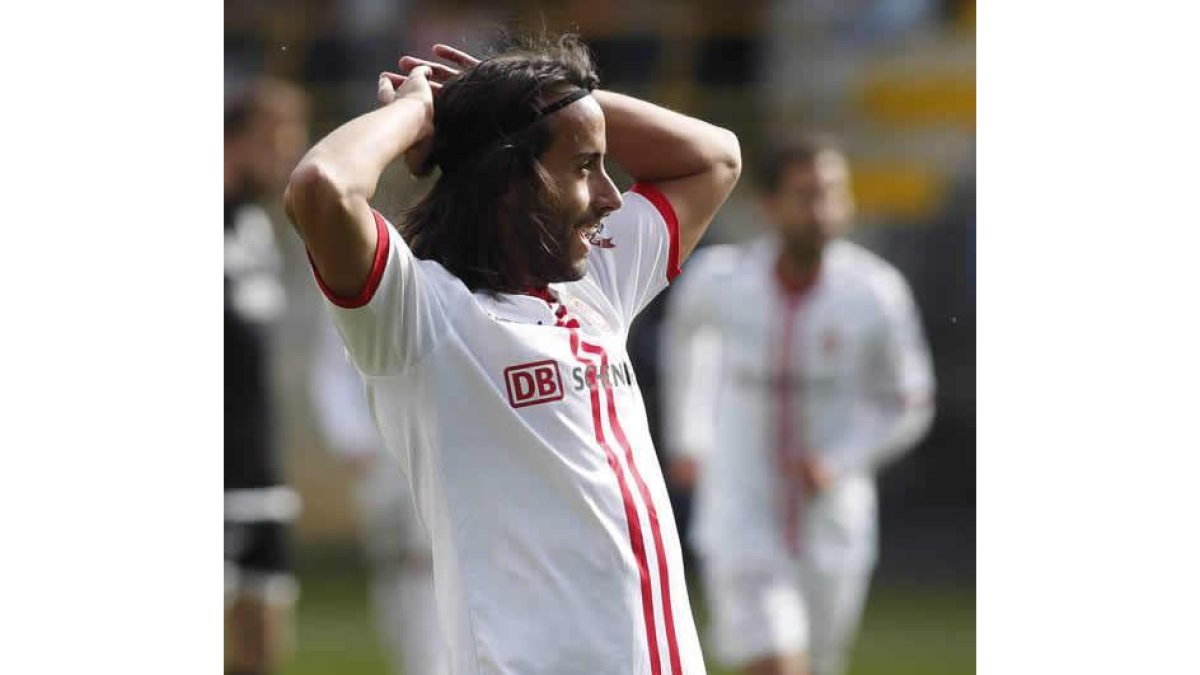 Mario Ortiz puede perderse el debut liguero del equipo leonés en Lorca por lesión. JESÚS