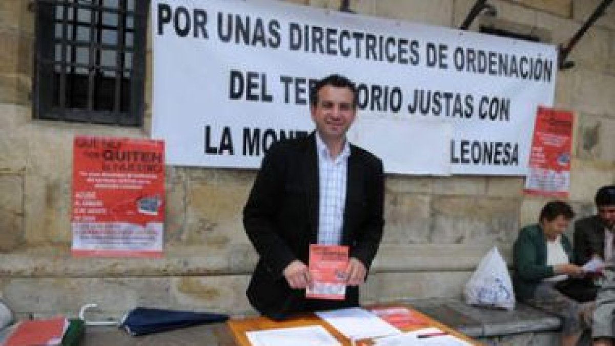 Nicanor Sen ha recogido firmas por la provincia para defender su postura.