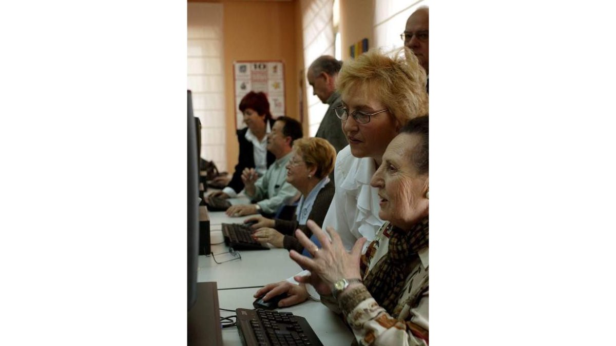 Los mayores pueden obtener muchos beneficios de la utilización de Internet.