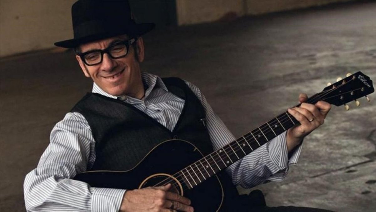 El músico inglés Elvis Costello.