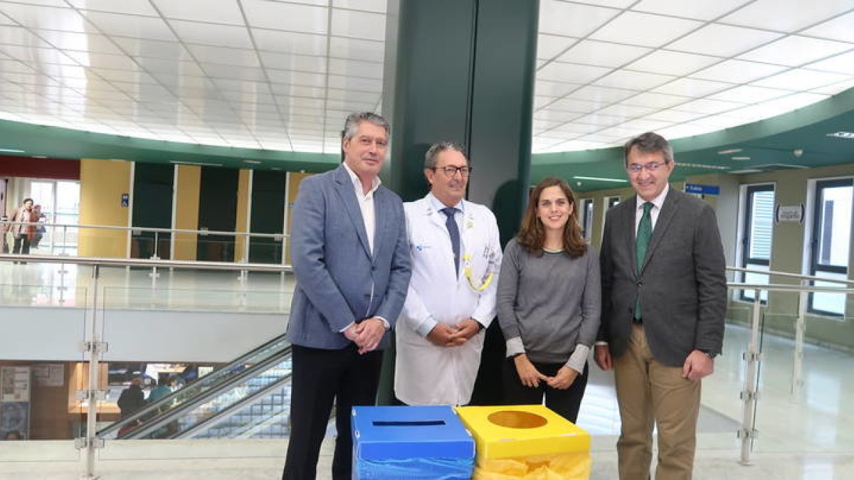 Presentación de las ecopapeleras del Hospital. DL