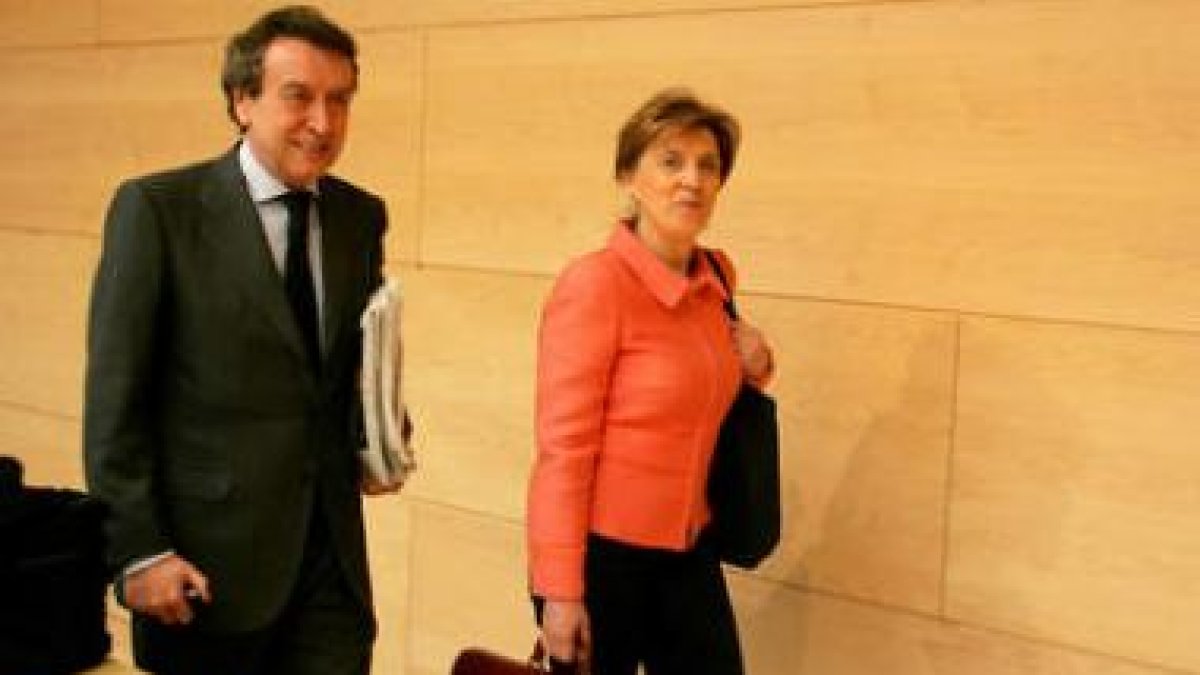 José Antonio de Santiago y María José Salgueiro, a la conclusión del Consejo de Gobierno de ayer