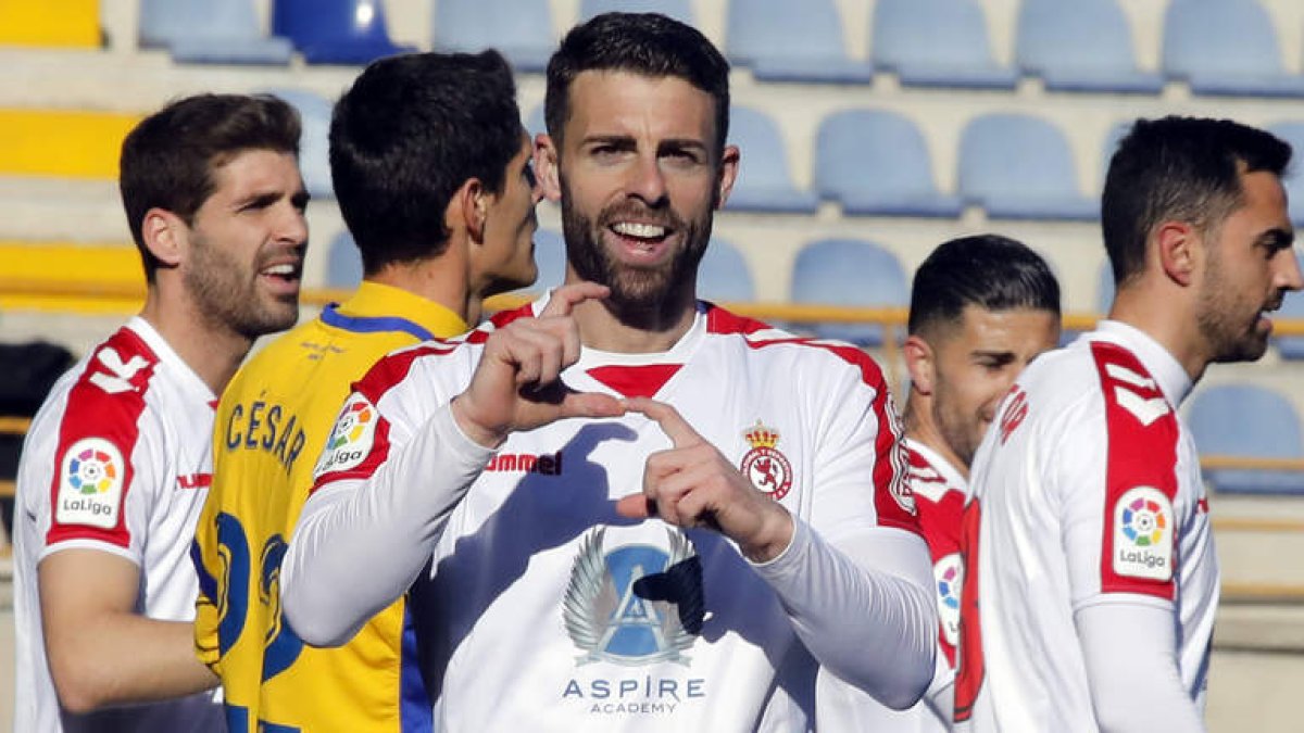 Rodri Ríos, en primer plano, tiene ofertas de equipos importantes de Segunda División. MARCIANO PÉREZ