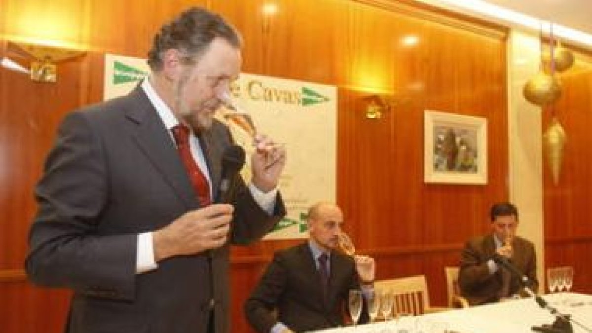 Josep Raventós, Juan Vázquez y Sergio Santorum participaron en la cata celebrada ayer en El Corte In