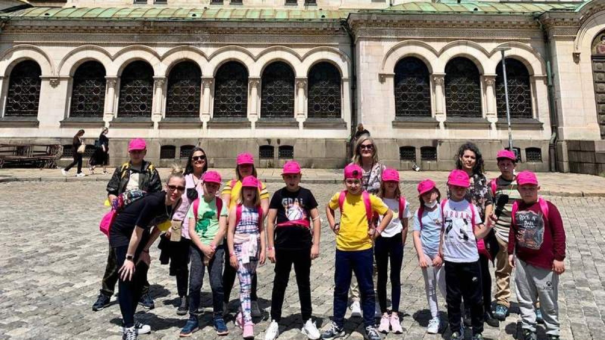 Los niños y niñas del colegio en Sofía. DL