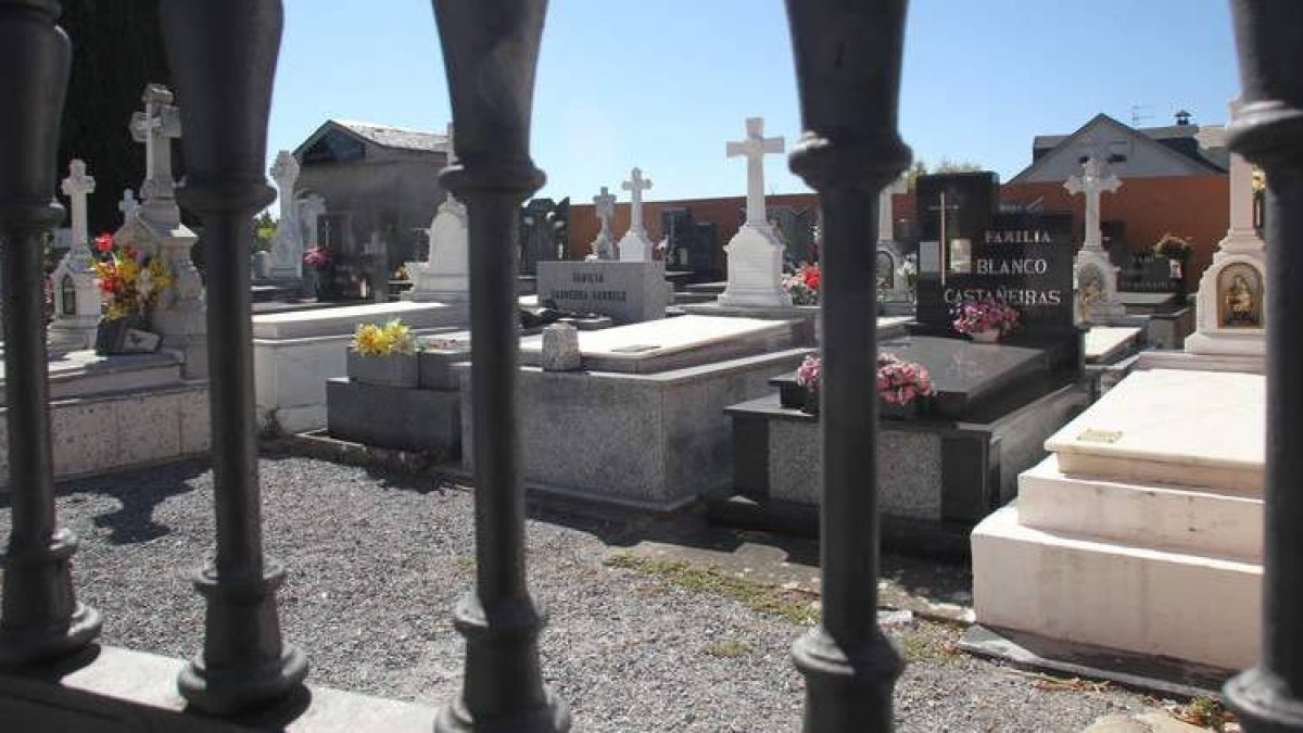 Imagen de archivo del cementerio municipal de Cacabelos, que necesita una ampliación.