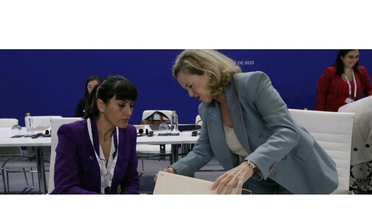 La ministra Nadia Calviño, en la cumbre europea de León. FERNANDO OTERO