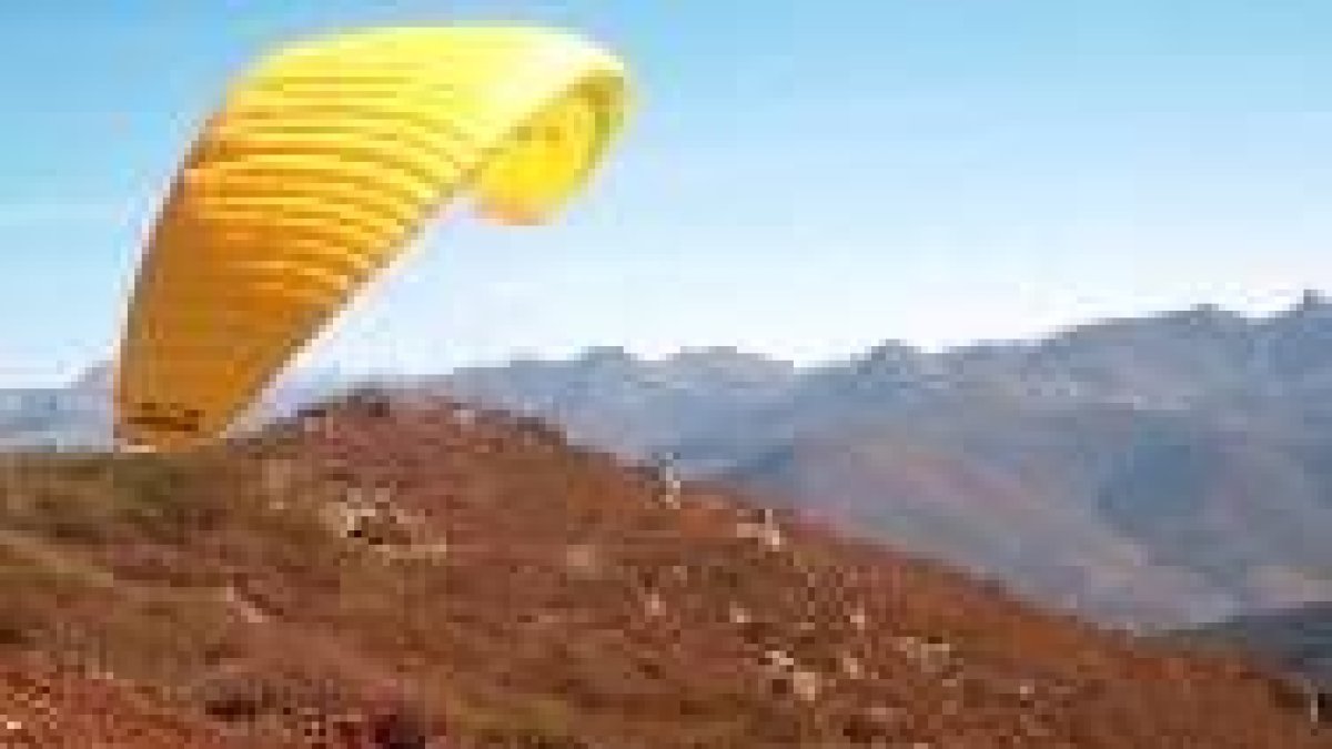 El valle de Sabero quiere aprovechar el tirón del parapente para potenciar el turismo en la zona