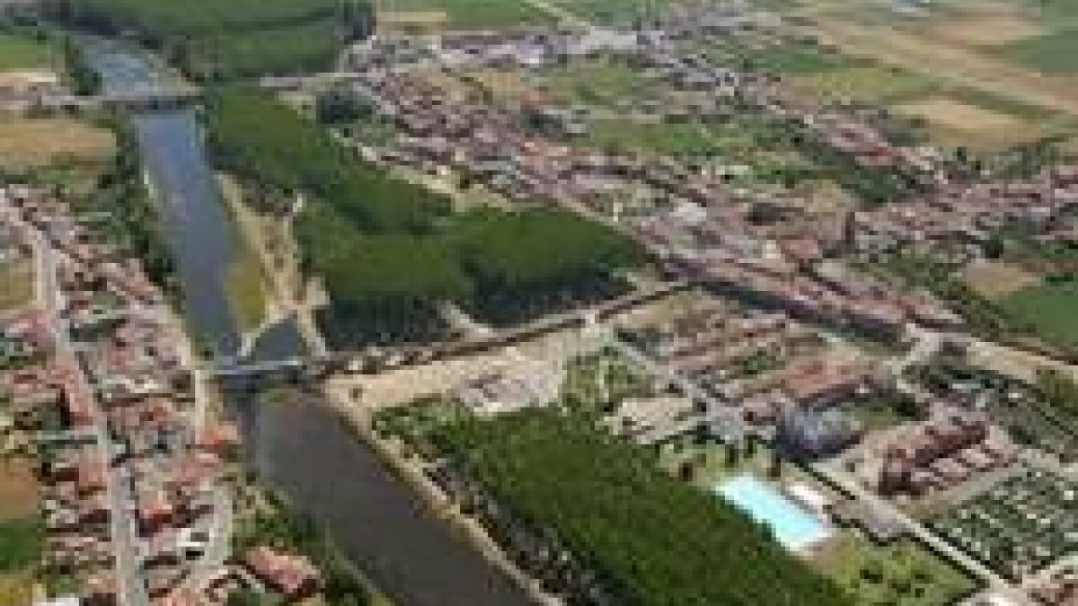 Vista aérea del río Órbigo, a su paso por Hospital de Órbigo