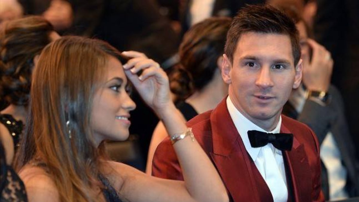 Messi, junto a su pareja, Antonella Roccuzzo, en la gala de la FIFA de Zúrich.