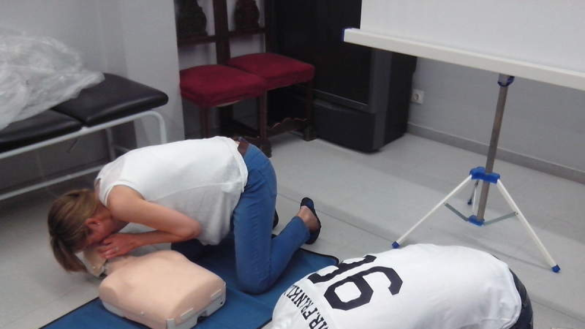 Un curso de primeros auxilios.