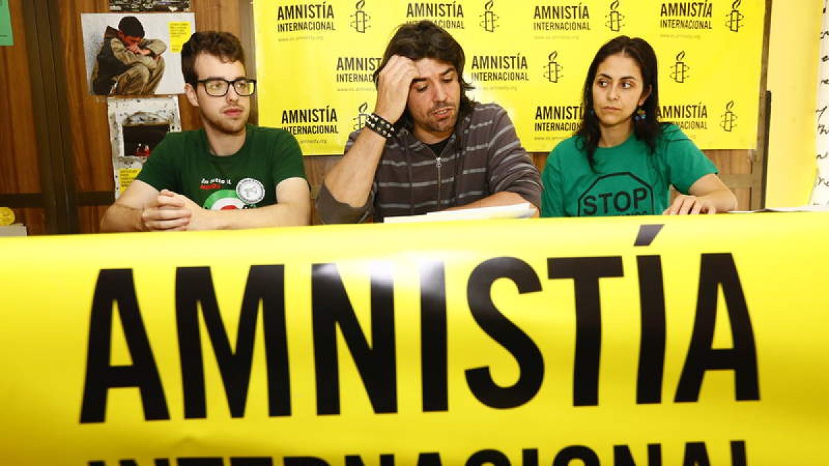 Luis, Rubén González y Elisa, en un momento de la rueda de prensa de ayer.