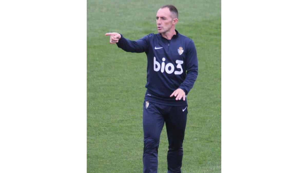 Munitis llegó a la Deportiva tras quedarse a las puertas del ascenso con el equipo cántabro. L. DE LA MATA