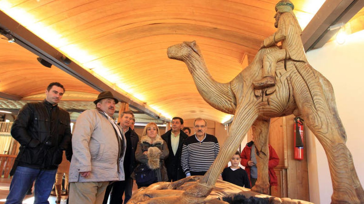 Blanco, Monteserín, Valcarce, Carrasco, González y Prada, durante la visita a la Casa de las Gentes de Balboa.
