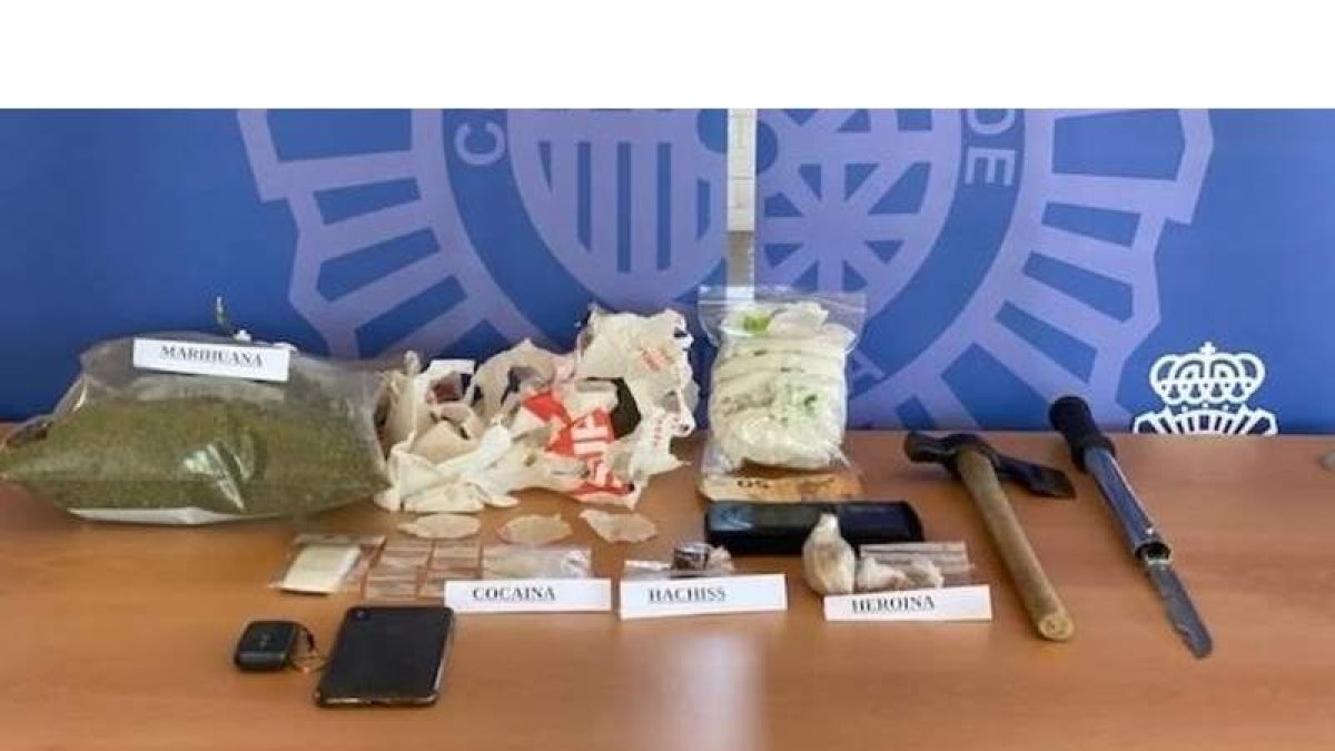 Material incautado por la policía al detenido. DL