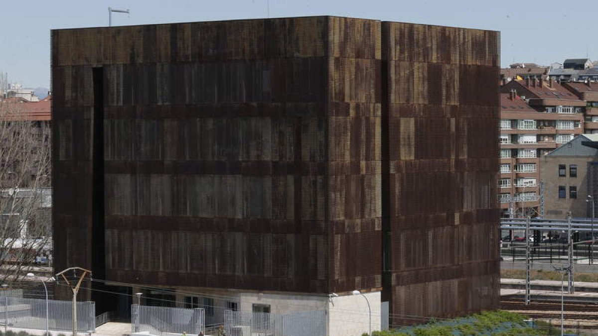 Vista del edificio del CRC, que se destinará al control de zona ferroviaria convencional. RAMIRO