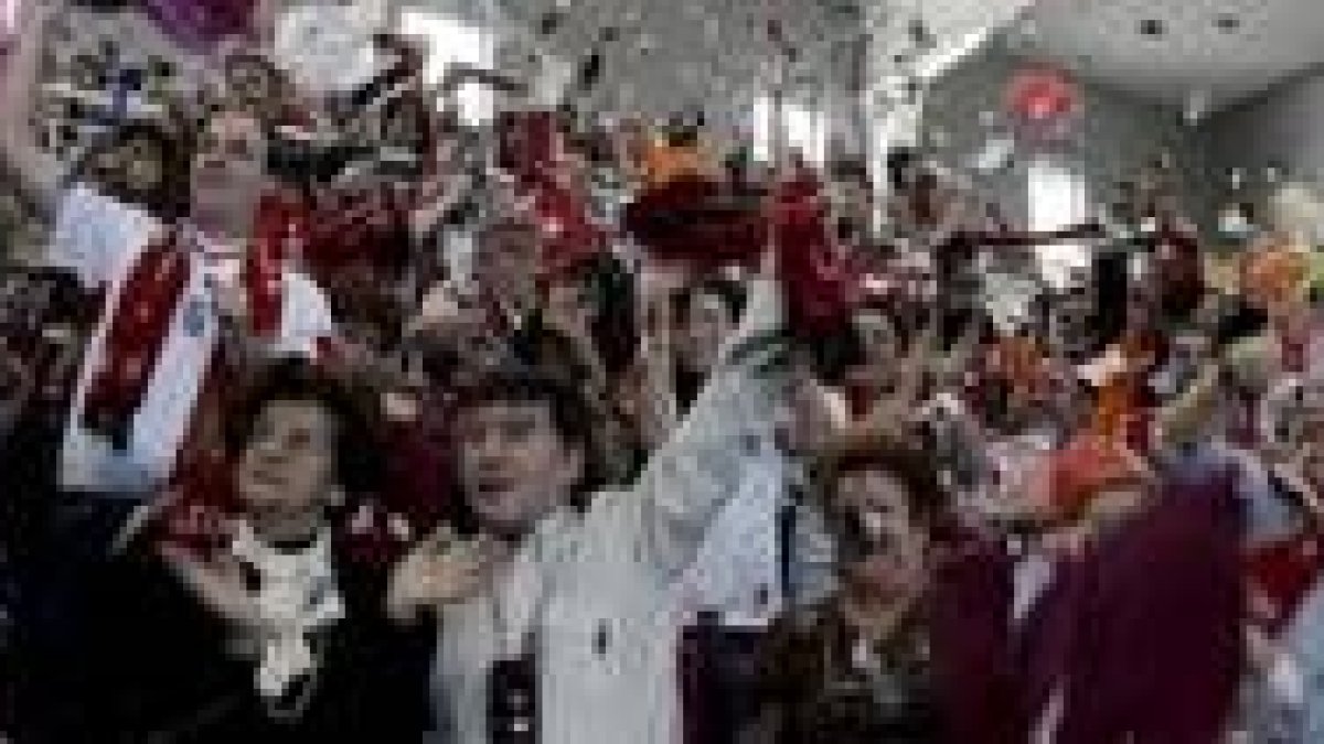 La afición leonesa volvió a dar otra lección de amor a los colores apoyando sin descanso al equipo