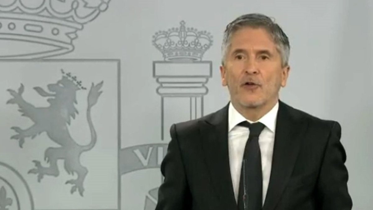 Captura de la señal institucional del Palacio de la Moncloa de la rueda de prensa ofrecida por el ministro de Interior, Fernando Grande-Marlaska. EFE -MONCLOA