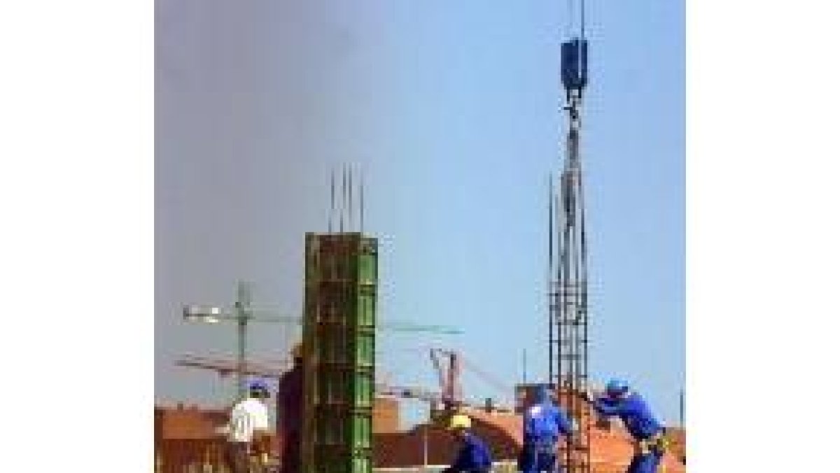 La construcción, sector que más extranjeros acapara en el cupo del 2003