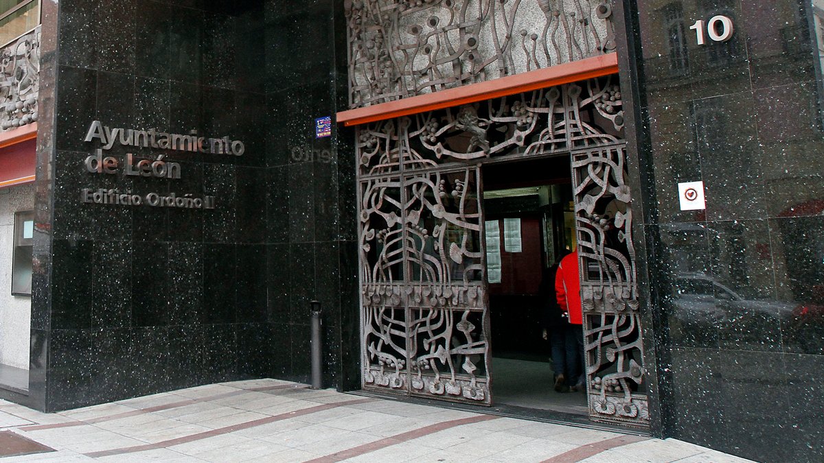 El consistorio de Ordoño II censa al mayor número de trabajadores municipales. BRUNO MORENO