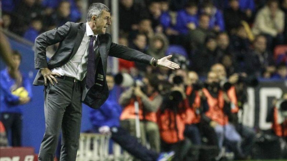 Lucas Alcaraz debuta oficialmente en el banquillo del Granada.