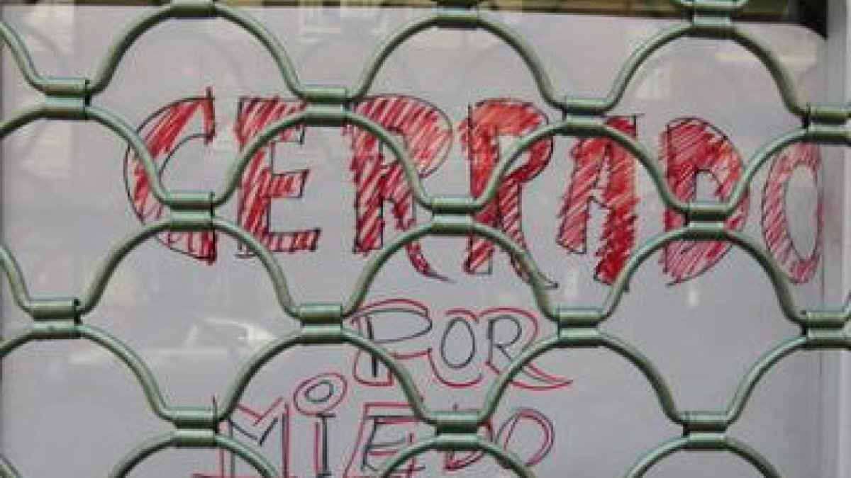 Los clientes fueron aplaudidos al salir.