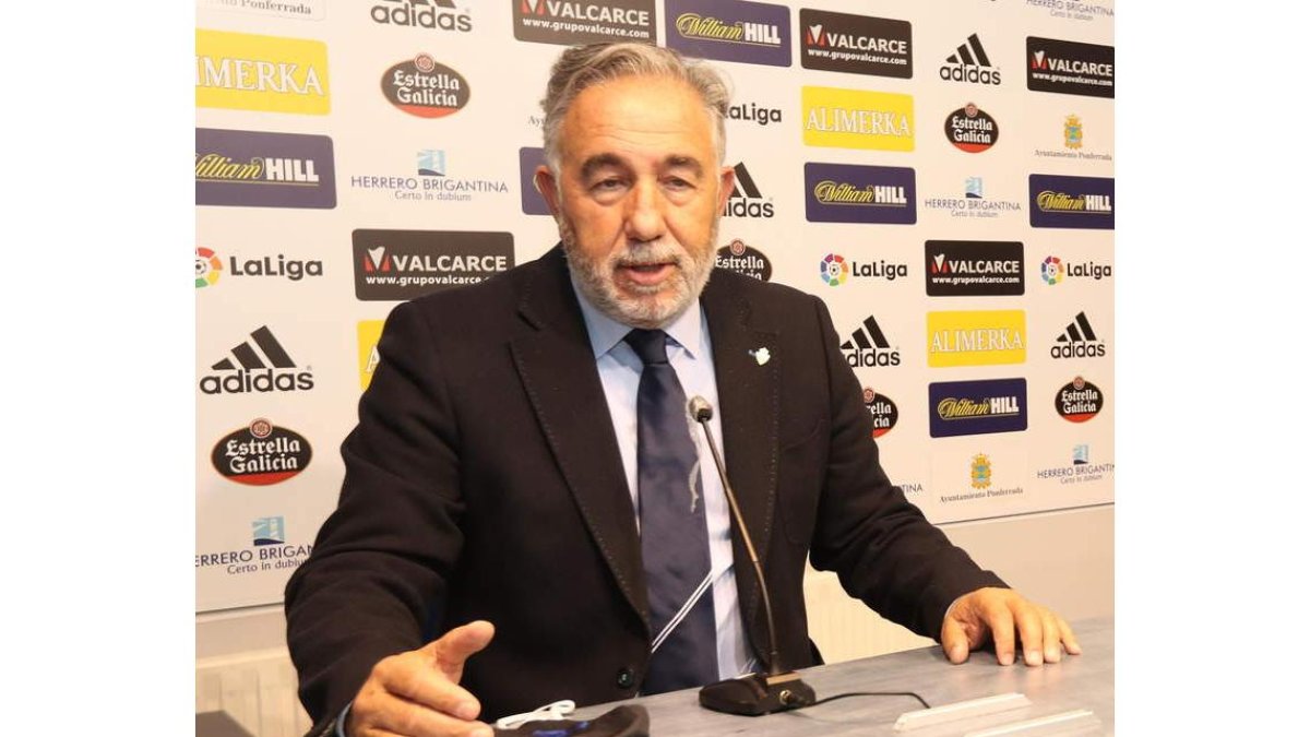 El presidente de la Deportiva echa de menos a la hinchada. DE LA MATA