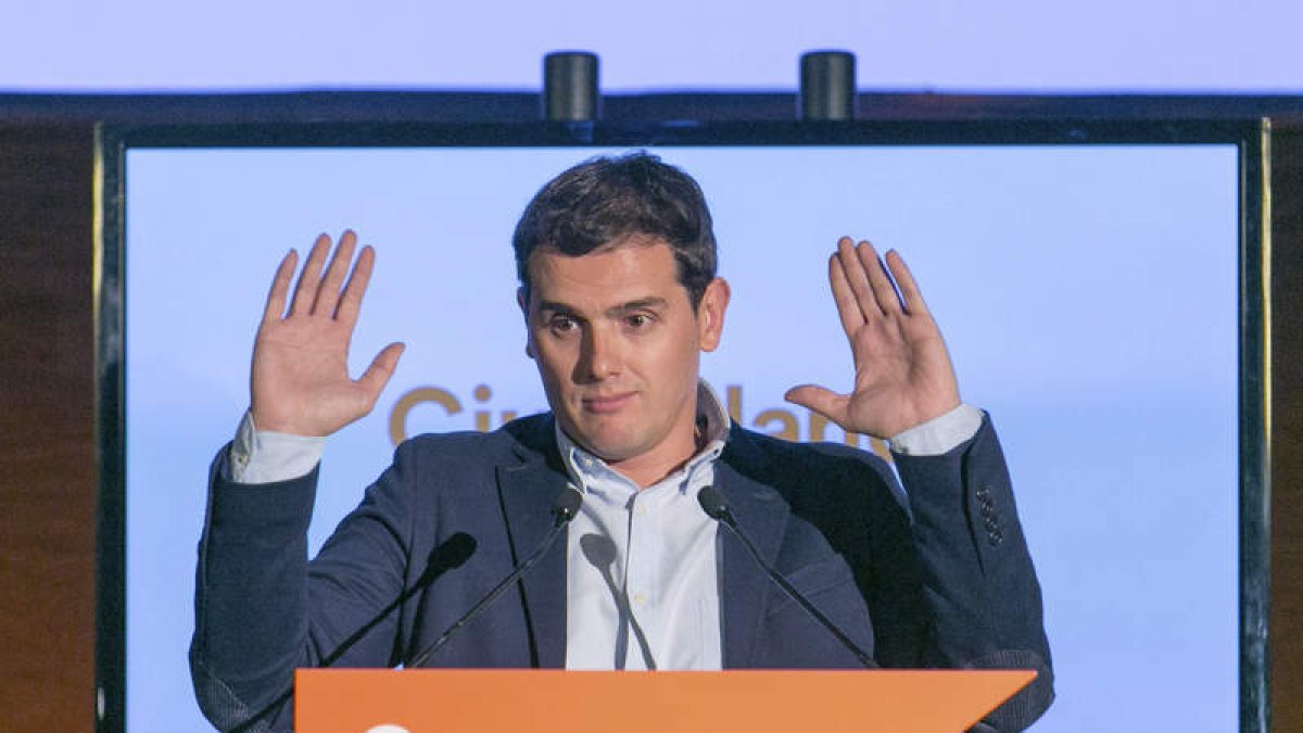 El presidente de Ciudadanos, Albert Rivera, en un acto ayer en Zaragoza. JAVIER CEBOLLADA
