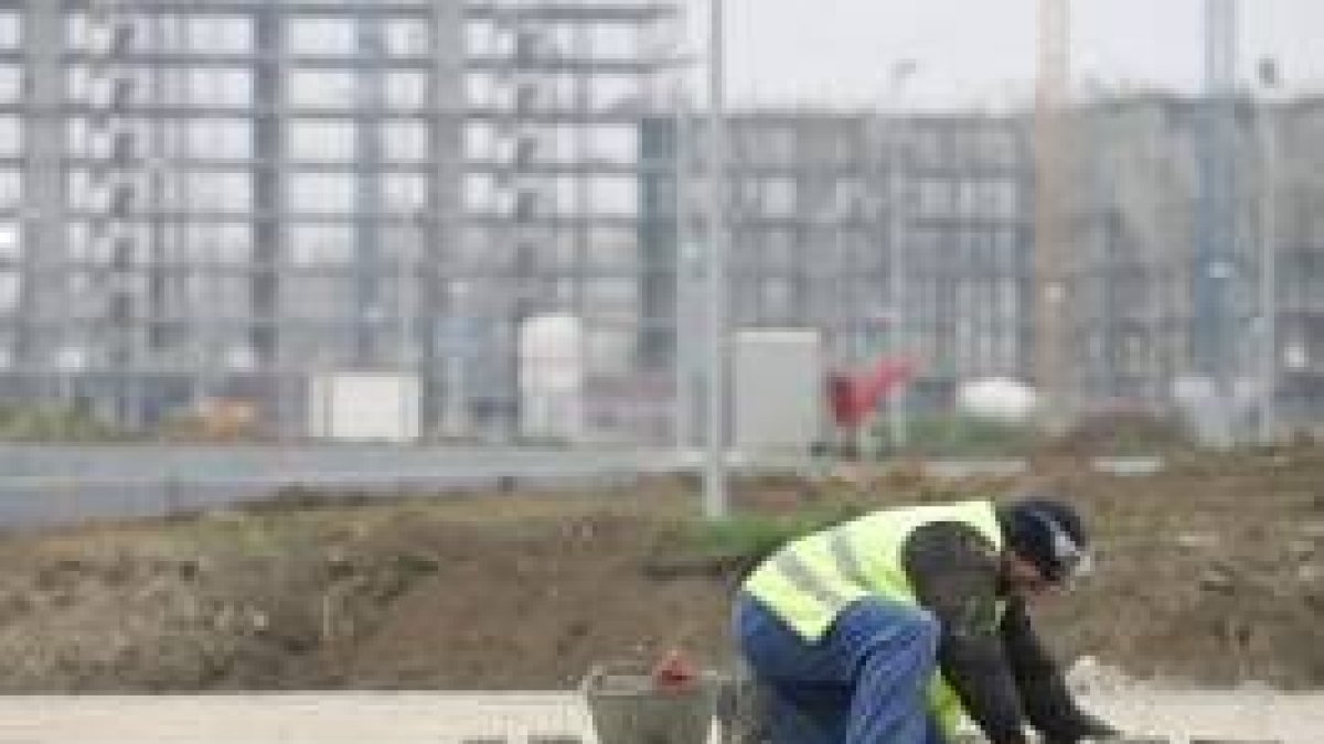 Obras de construcción en La Lastra, el polígono residencial de más futuro en la ciudad
