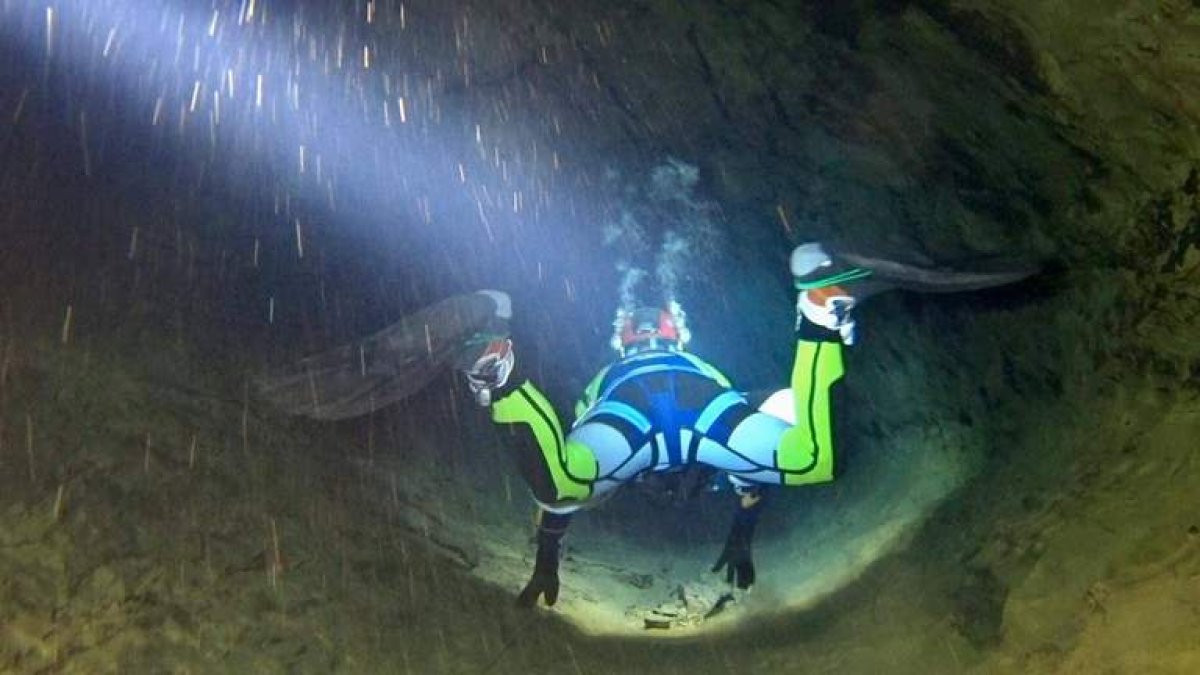 Interior del cenote leonés recientemente descubierto. DL