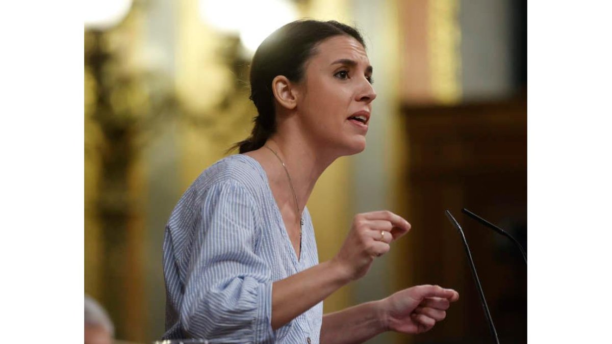 La ministra Motero, ayer en el Congreso. JUAN CARLOS HIDALGO