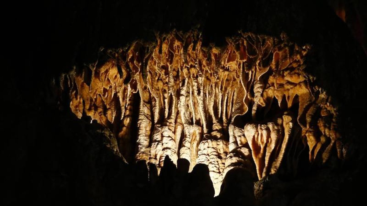 Una de las salas de las Cuevas de Valporquero