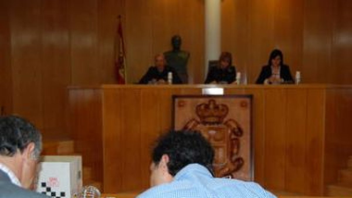 Un momento del Pleno que sorteó a los miembros de las mesas