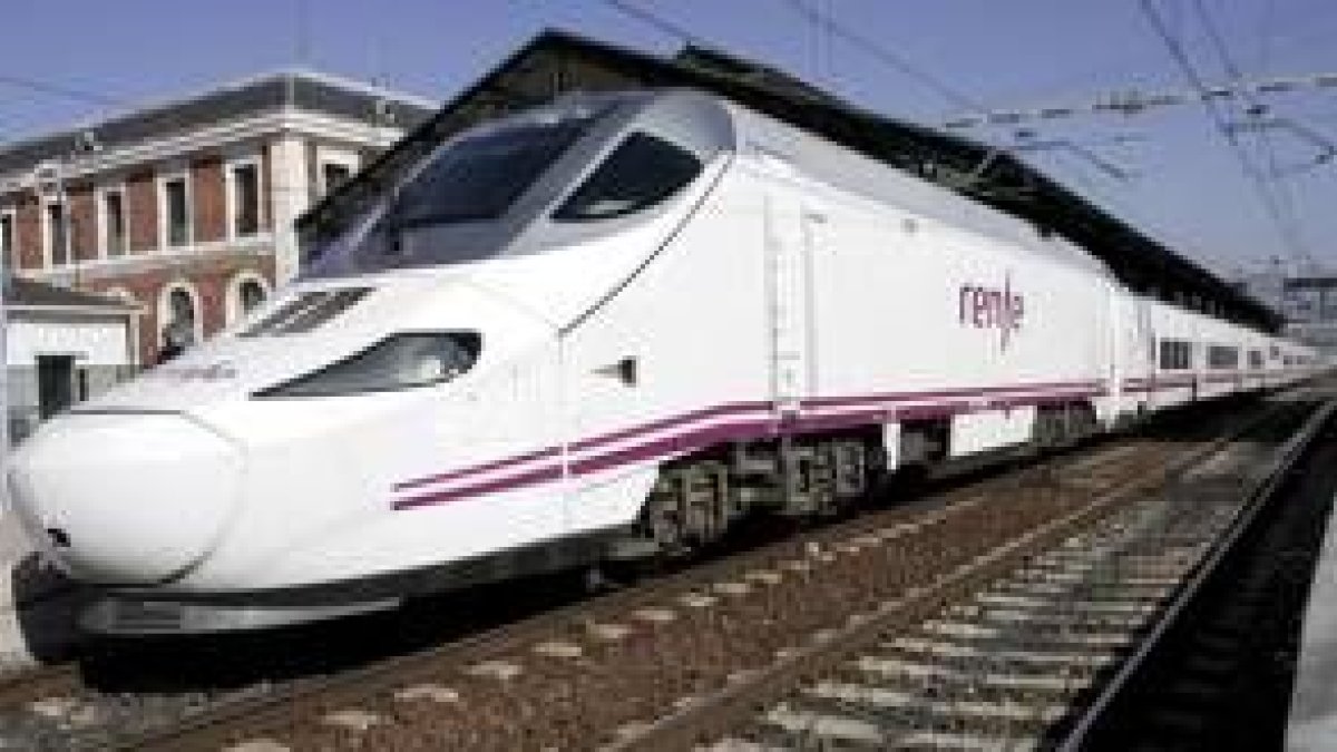 Los bercianistas esperan que se cumpla la promesa del tren Alvia (en la imagen) para Ponferrada